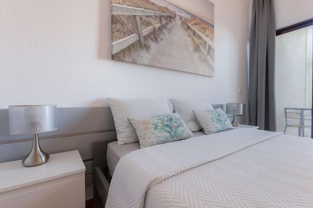Magna - Com Ac, Renovado 4 Com Vista Piscina Em Apartment