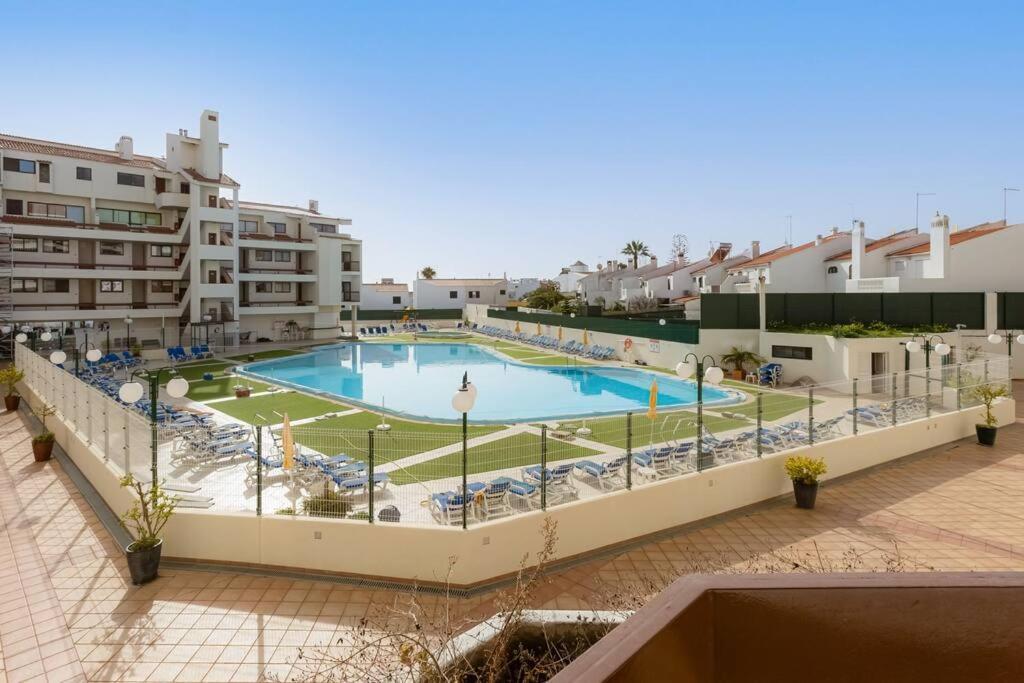 Magna - Com Ac, Renovado 4 Com Vista Piscina Em * Albufeira