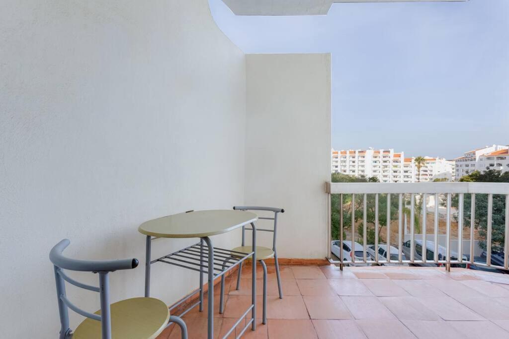 Magna - Com Ac, Renovado 4 Com Vista Piscina Em